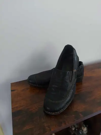 Women's leather shoes Clarks size 10M, View more
