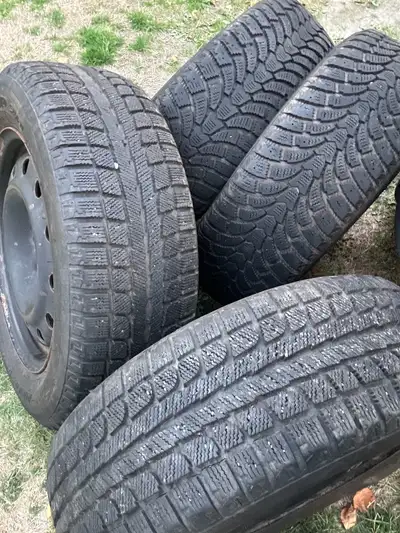 Like new, 2 on rim 2 without rim.