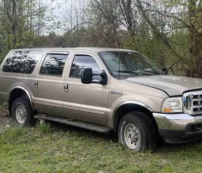 Fuel lines and power steering lines rotted off 6.8 v10 low km engine has newer warn locking hubs and...