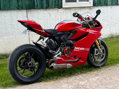 Looking to sell my Ducati 1199 R. No accidents or damage. Lots of upgrades such as clear clutch cove...