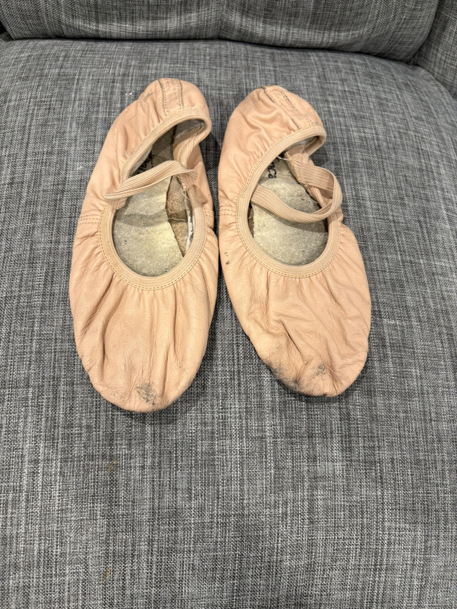 Dance shoes!! Ballet and jazz! in Kids & Youth in Oshawa / Durham Region - Image 4