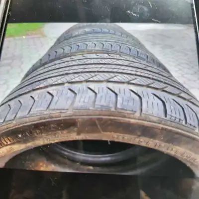 4 PNEUS D'ÉTÉ 225/45 R18 livraison possible appelle Michel 514 5736599