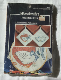 WonderArt Potholders kit