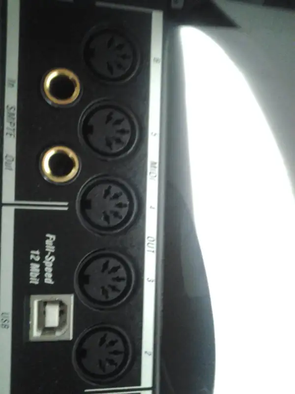 MOTU Micro Express usb midi 4×6 96 Interface pro audio studio re in Pro Audio & Recording Equipment in City of Montréal - Image 7