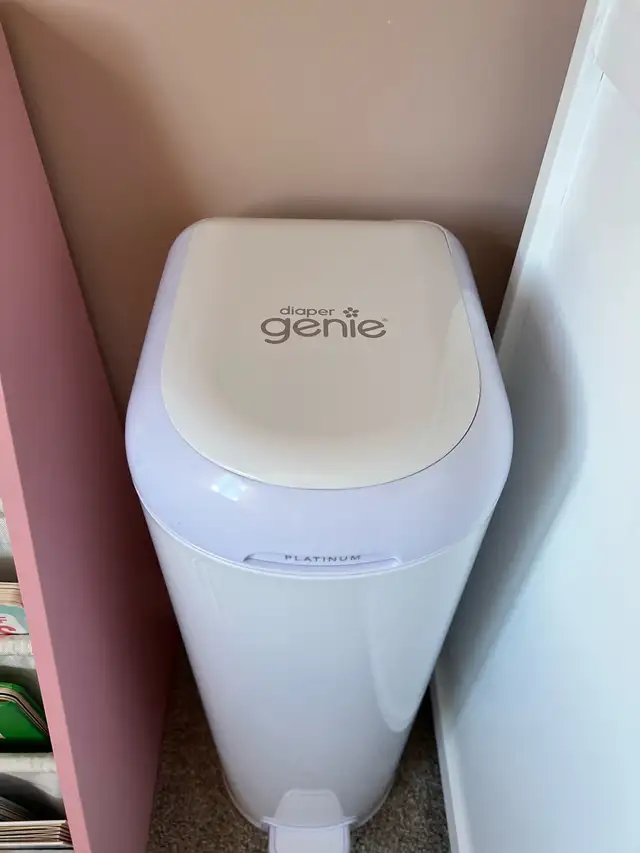 Diaper Genie Platinum Pail – Excellent Condition in Bathing & Changing in Edmonton - Image 3