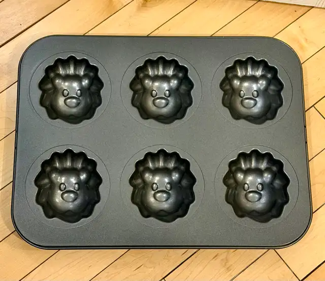 President's Choice Lion Muffin Pan in Kitchen & Dining Wares in Calgary - Image 4