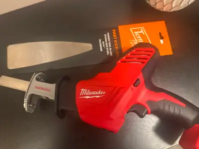 MILWAUKEE WINDSHIELD EXTRACTOR, View more