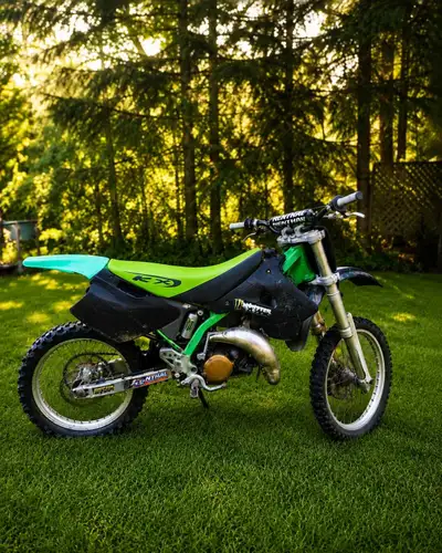 Freshly serviced and ready to ride. Recent maintenance: ✅ New carburetor ✅ New top-end gasket kit ✅...
