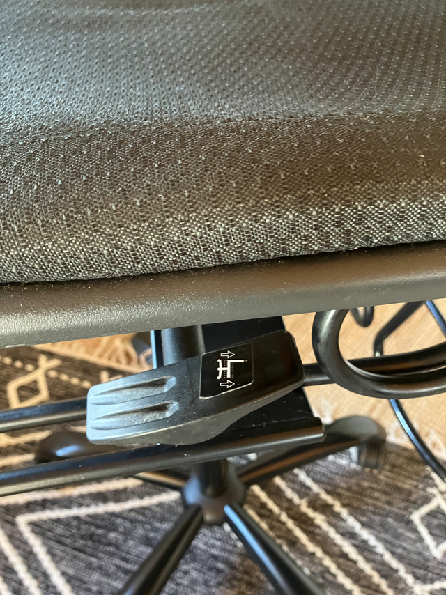 Desk Chair in Desks in Calgary - Image 6