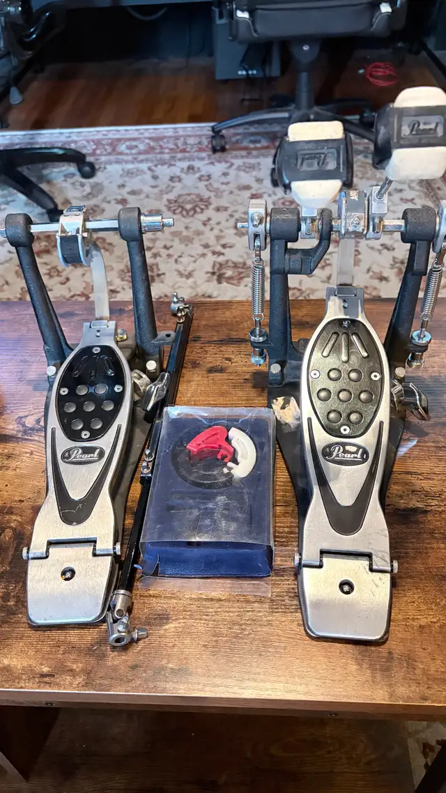 Pearl eliminator p2002c - Double pedal in Drums & Percussion in City of Montréal - Image 3