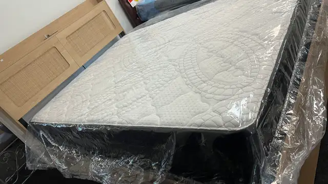 Luxury 11" extra thick foam and separate springs queen mattress in Beds & Mattresses in Markham / York Region - Image 5