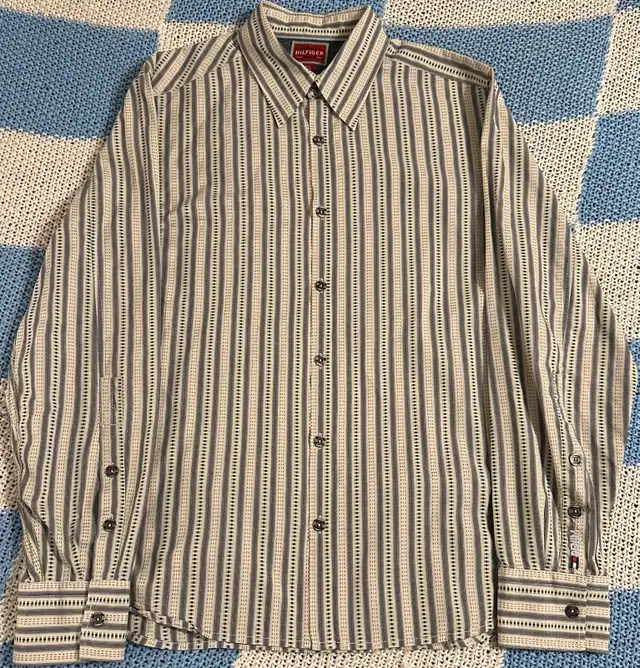 [Vintage] Tommy Hilfiger Button Down Shirt - Medium in Men's in Calgary - Image 2
