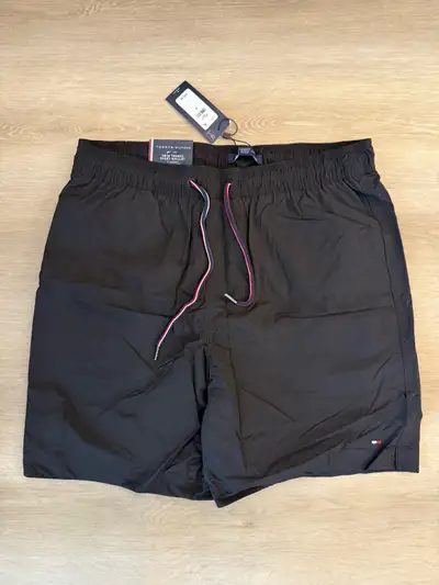Tommy Hilfiger men’s shorts size Medium brand new, View more