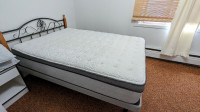 Full bed frame & mattress/ Base lit et matelas (doub)