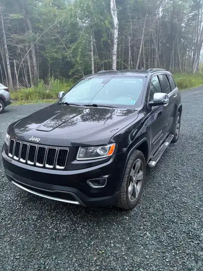 2015 Jeep Grand Cherokee Limited V8 HEMI package Full leather Terrain package Heated front and back...