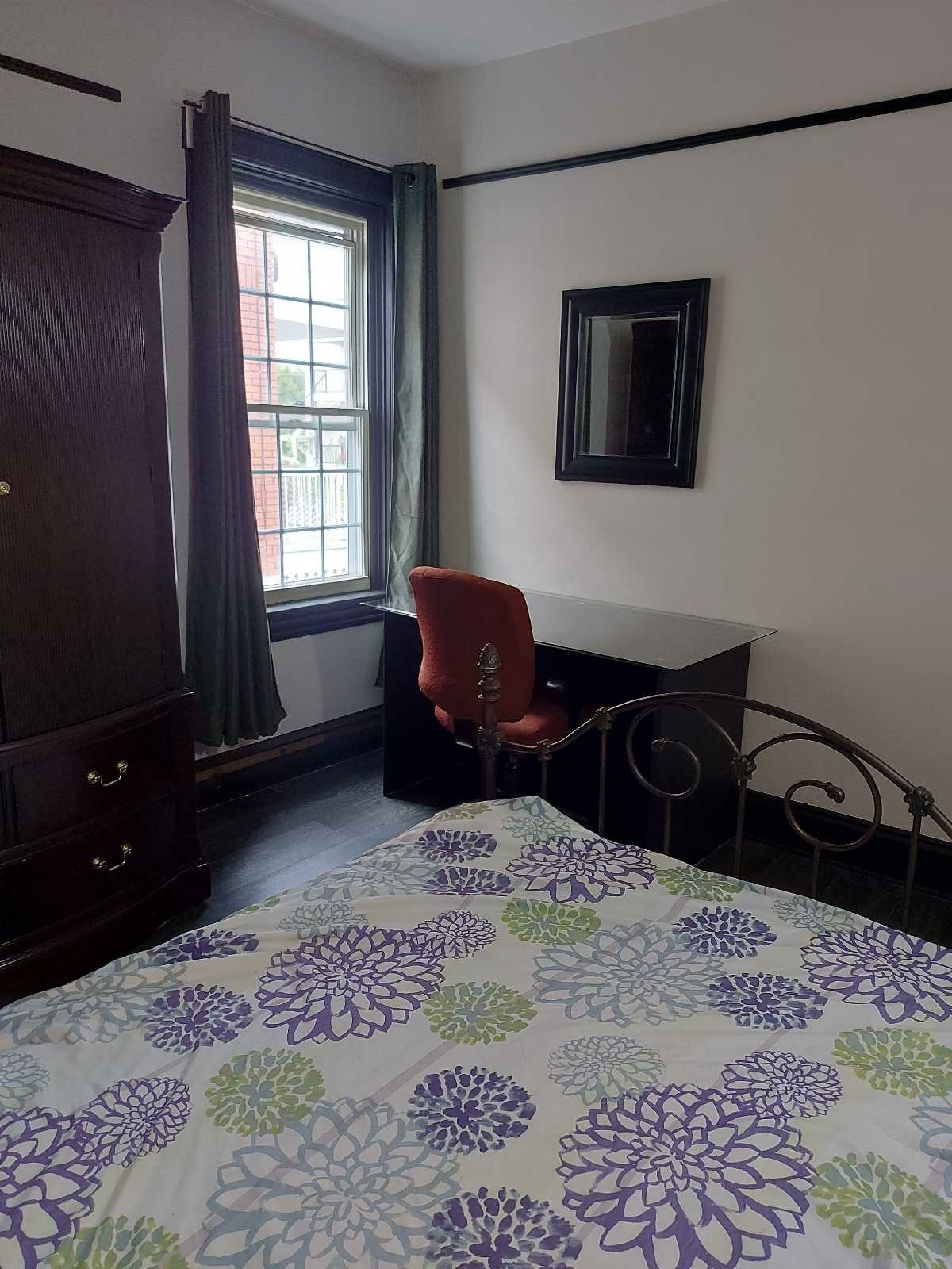 chambre meublée dans  un 6 1/2 — photo 3