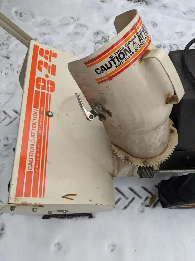 MTD 8HP 24" snowblower in Snowblowers in Regina - Image 5
