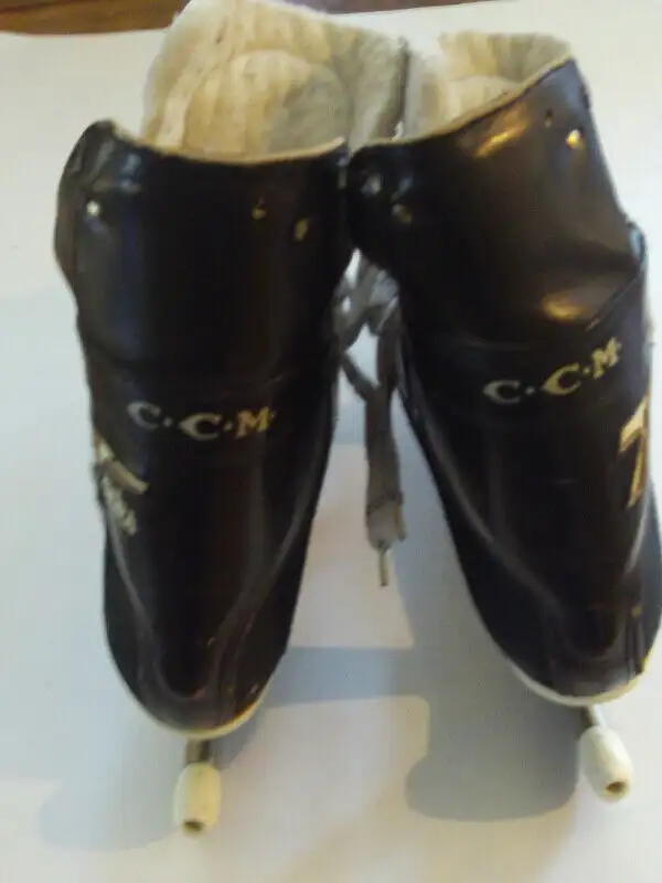 PAIRE DE PATIN DE HOCKEY VINTAGE CCM LAMES TUBES in Arts & Collectibles in Laval / North Shore - Image 3