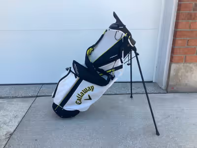 Light weight golf bag. Double strap. Flex pod base. 5 zippered pockets Very good condition.