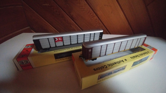 2 Vintage N Scale CP Sante Fe CON COR Auto Racks Rolling Stock in Hobbies & Crafts in St. Catharines - Image 3