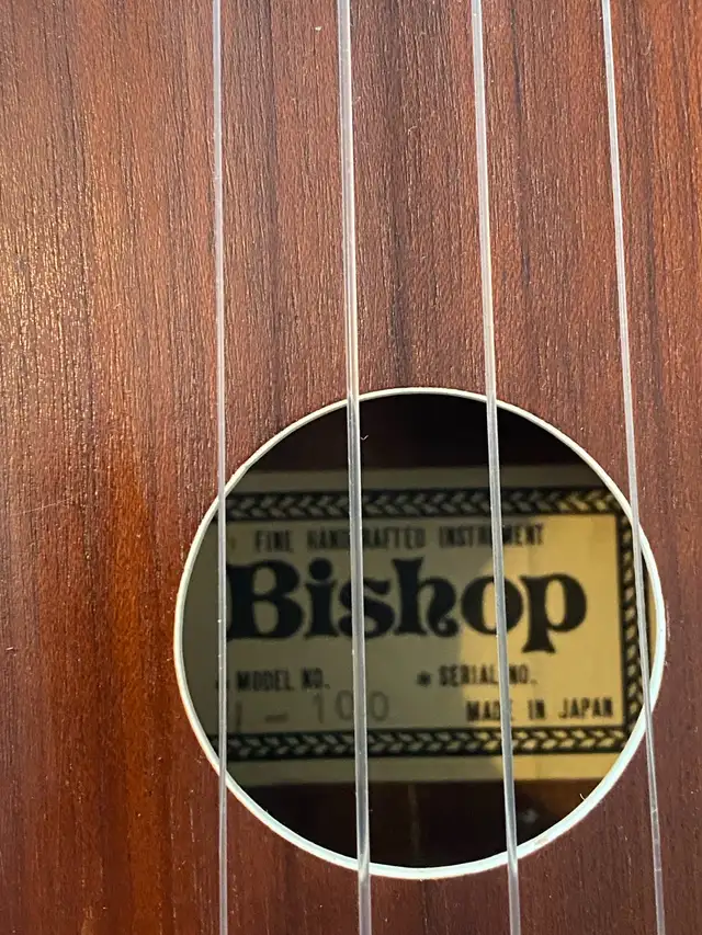 vintage Japanese Bishop ukulele model 11-100. in Other in Markham / York Region - Image 5