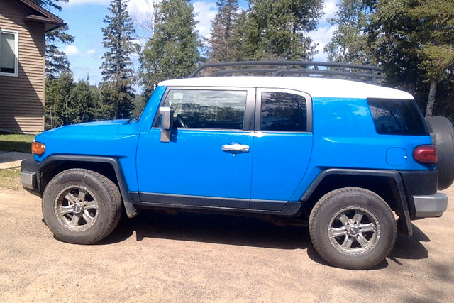 ****SOLD******CLASSIC VOODOO BLUE TOYOTA FJ CRUISER For Sale in Cars & Trucks in Thunder Bay - Image 3