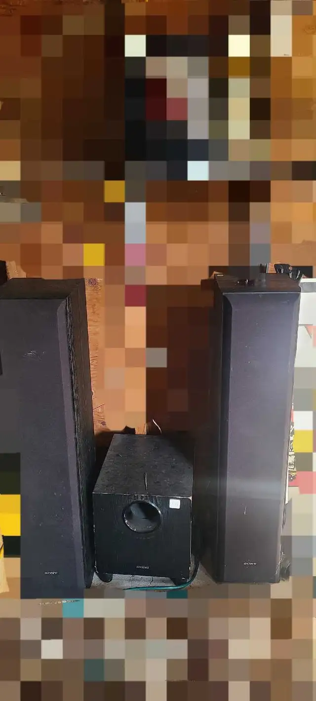 speakers and stero in Stereo Systems & Home Theatre in Lethbridge - Image 3