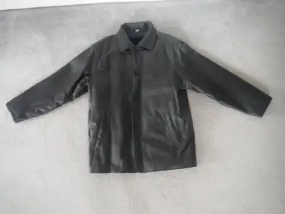 - Never worn / new condition - Men's Size Medium (38-40) black leather dressy jacket for sale. - It...