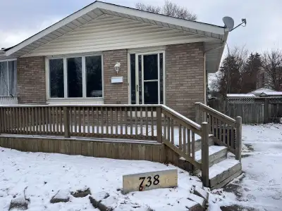 Beautiful Home on nice quiet street North of London Road. This home has a Gas Fireplace,and a finish...