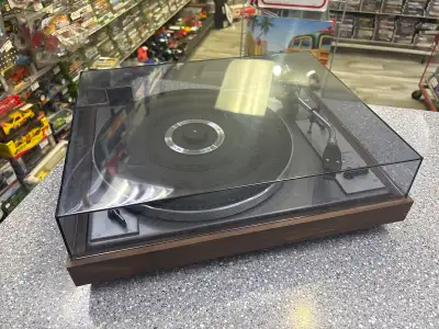 Realistic R-8018 Turntable, View more
