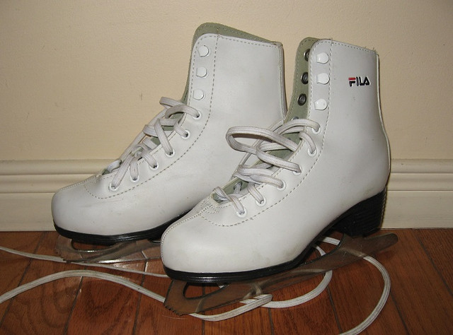 Girls Ice Figure Skates - Size 1, 2 ,3 US in Skates & Blades in City of Toronto