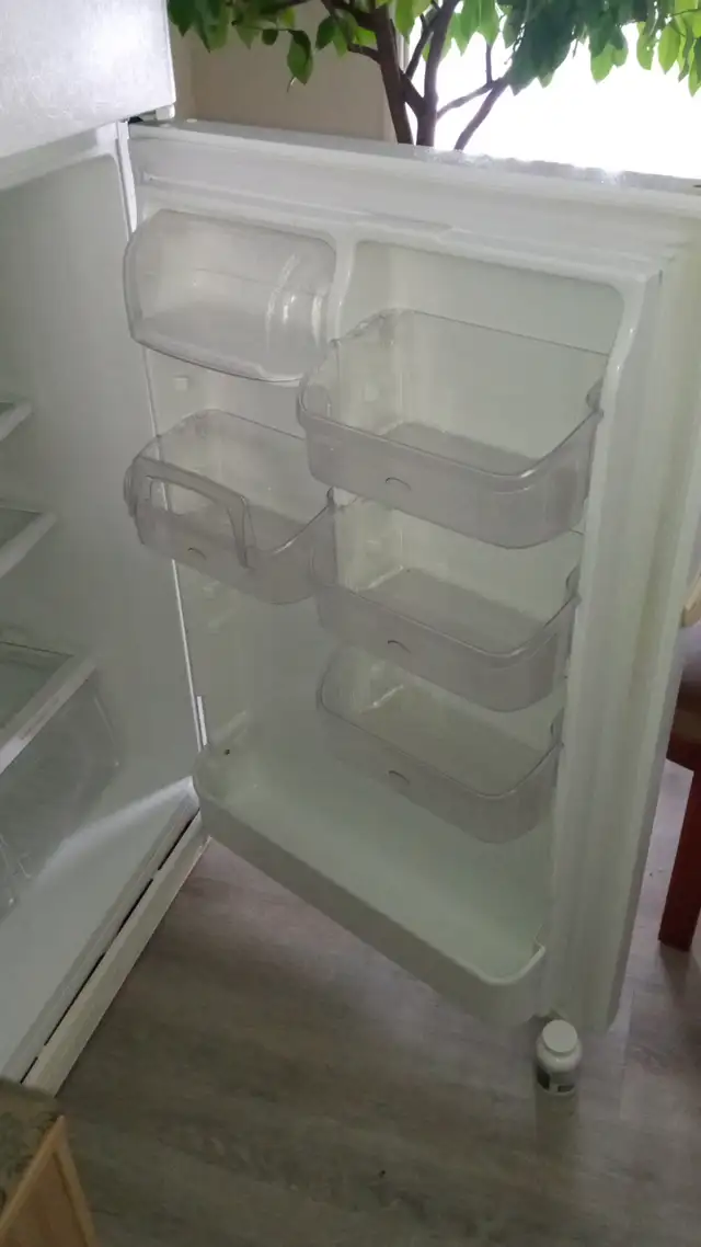 Réfrigérateur in Refrigerators in Québec City - Image 2