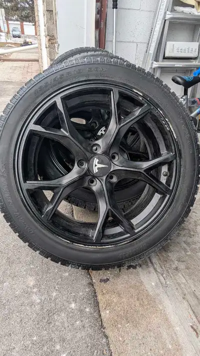 Set of 4 used Toyo Observe Garit KX winter tires, with rims included size 235/45R18. Rims have a bit...