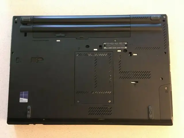 Lenovo ThinkPad Laptop T430  - 4GB RAM, 300GB HDD, Windows 10 in Laptops in Ottawa - Image 6