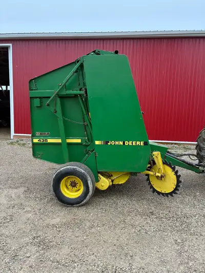 Makes a 4x5 bale Rake in wheels No missing tines on pickup Bale kicker Double twine Auto twine syste...