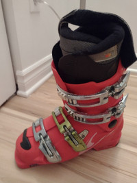 Deux paires de bottes de ski alpin
