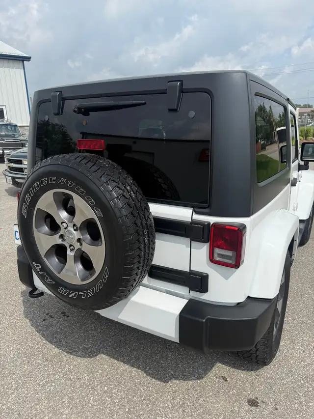 2016 Jeep Wrangler Sahara - Automatice 556564853053214724