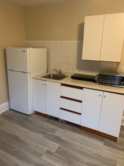 7 Unit Building at 90 Fairmont Avenue, corner of Gladstone two block from Wellington Street Small ba...