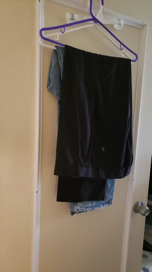 Mens pants 36 waist in Men's in Kingston - Image 4
