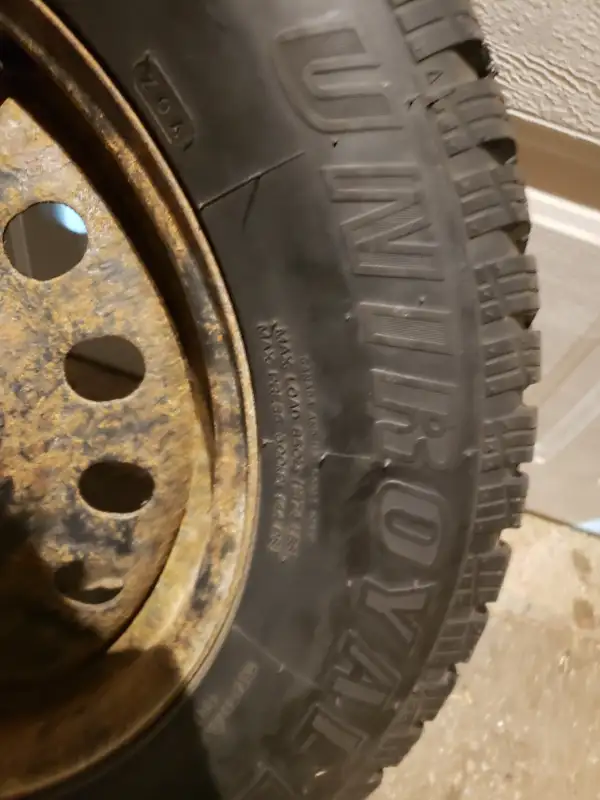 225 65 17 Uniroyal Tiger Paw winter tires on 5x114.3 rims in Tires & Rims in London - Image 6