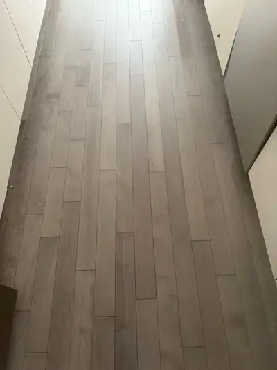 Plancher bois franc, View more