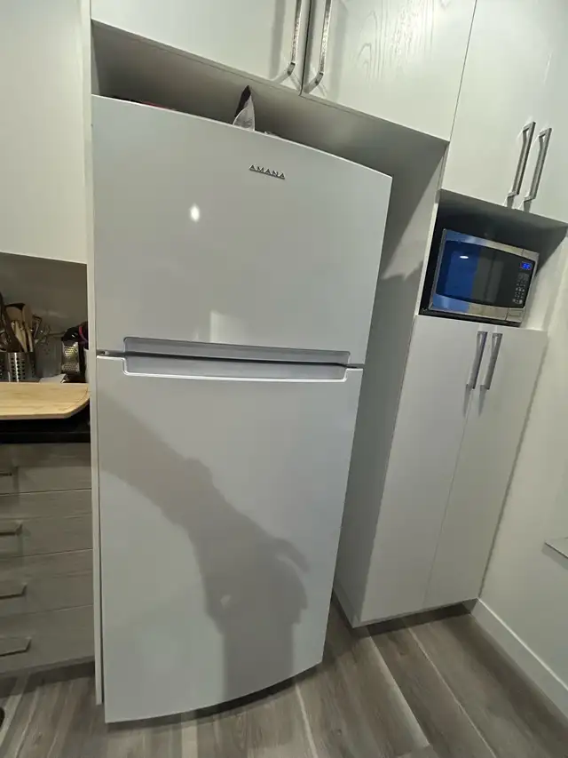 Amana 16.4 cu.ft Top Freezer Refrigerator - white in Refrigerators in Sherbrooke - Image 4
