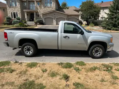 2010 GMC Sierra 4x4/ no accidents /1 owner/low km, View more