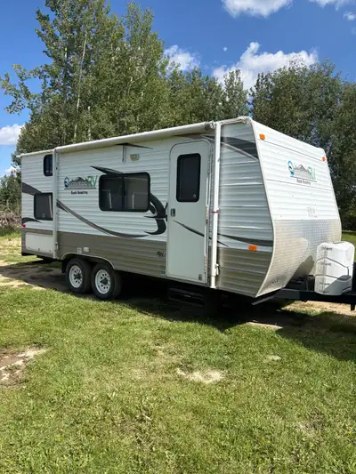 2011 Outdoors RV Back Country 18ft Insulated trailer with water tank inside, septic is not. Fridge,...