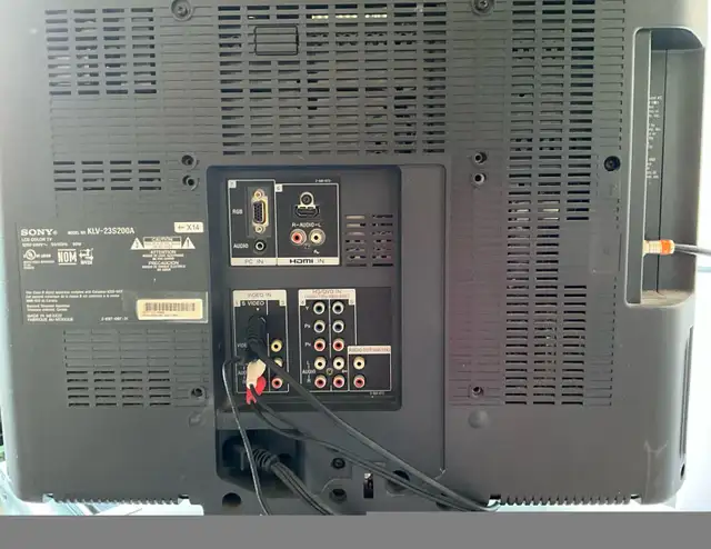 Philips 32 inch TV,  Sony 23 inch, Blue-Ray Player and Cisco PVR in TVs in Ottawa - Image 9