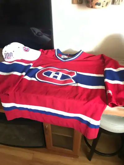 Canadien De Montréal casquette et sac 75$, View more