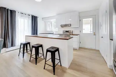 1 chambre à coucher 1 salle de bain