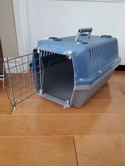 Cage de transport Pet Voyager 100 pour chat et petit chien. Dimensions : 19x12x13 pcs. Pas de livrai...