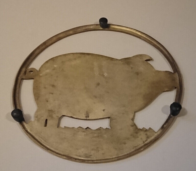 Vintage Brass Pig Hog Kitchen Trivet Pot Holder - Pot Stand in Arts & Collectibles in Oshawa / Durham Region - Image 4