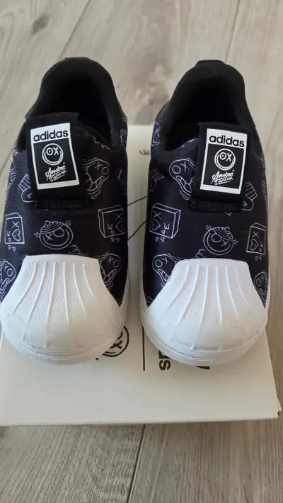 Adidas and Saucony Toddler Kids Shoes Size 6 and 7, View more